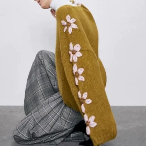 ZARA FLORAL EMBROIDERED OVERSIZED SWEATER - Picture 3 of 3